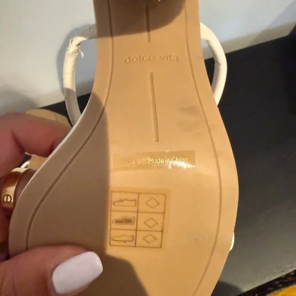 Elegant White Sandals with Woven Heel - Picture 4 of 4